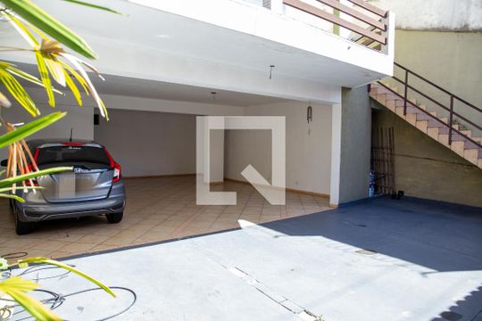 Garagem de casa à venda com 5 quartos, 600m² em Centro, Diadema
