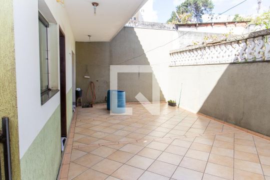 Quintal de casa à venda com 5 quartos, 600m² em Centro, Diadema