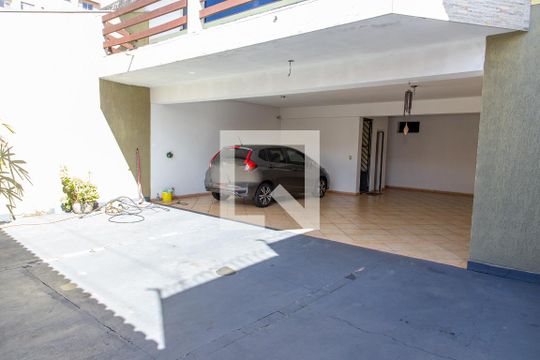 Garagem de casa à venda com 5 quartos, 600m² em Centro, Diadema