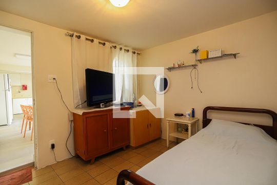 Quarto de Serviço de casa à venda com 4 quartos, 230m² em Jardim Vera Cruz, São Paulo