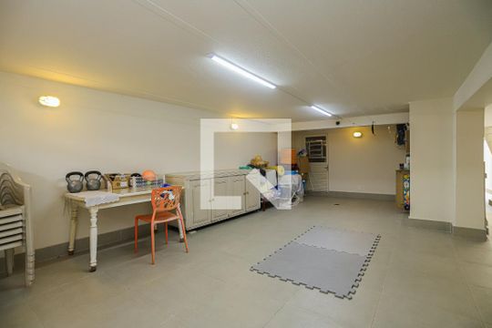 Garagem de casa à venda com 4 quartos, 230m² em Jardim Vera Cruz, São Paulo
