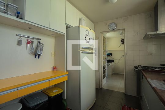 Cozinha de casa à venda com 4 quartos, 230m² em Jardim Vera Cruz, São Paulo