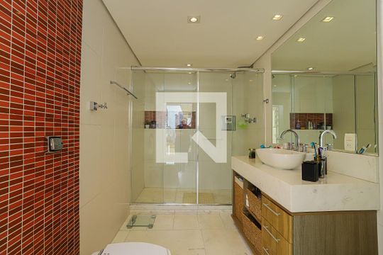 Banheiro do Quarto 3 de casa à venda com 4 quartos, 230m² em Jardim Vera Cruz, São Paulo