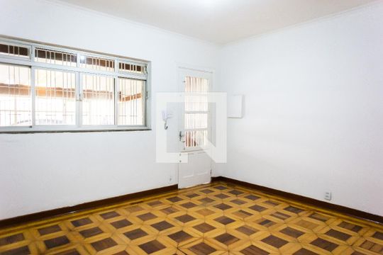 Sala de casa à venda com 3 quartos, 250m² em Vila Bertioga, São Paulo