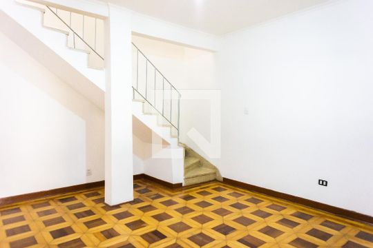 Casa à venda com 3 quartos, 250m² em Vila Bertioga, São Paulo