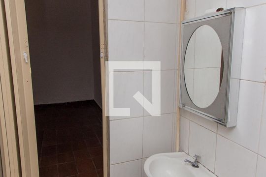 Banheiro de casa para alugar com 1 quarto, 60m² em Vila Maria Alta, São Paulo