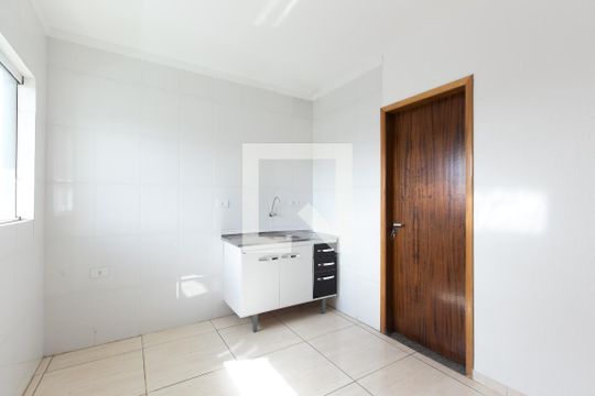 Cozinha de apartamento para alugar com 2 quartos, 42m² em Vila Campanela, São Paulo