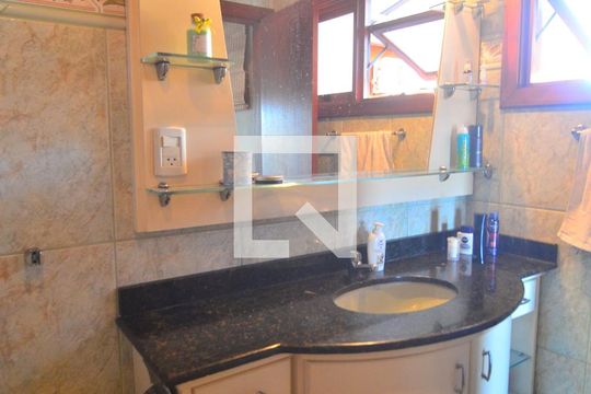 Banheiro suíte de casa para alugar com 3 quartos, 400m² em Rio Branco, Canoas
