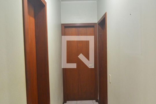 Corredor de casa para alugar com 3 quartos, 400m² em Rio Branco, Canoas