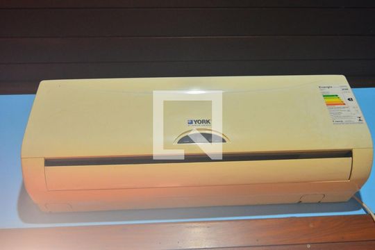 Ar condicionado de casa para alugar com 3 quartos, 400m² em Rio Branco, Canoas