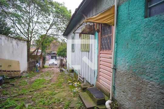 Garagem  de casa à venda com 3 quartos, 224m² em Vila Jardim, Porto Alegre