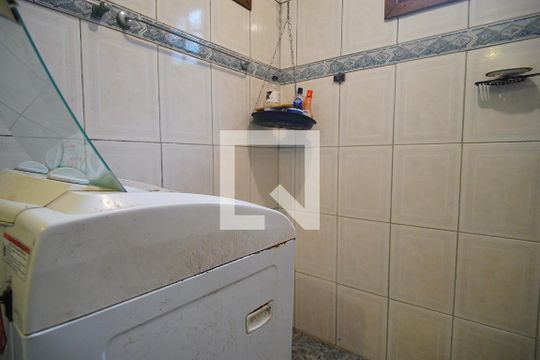 lavanderia  de casa à venda com 3 quartos, 224m² em Vila Jardim, Porto Alegre