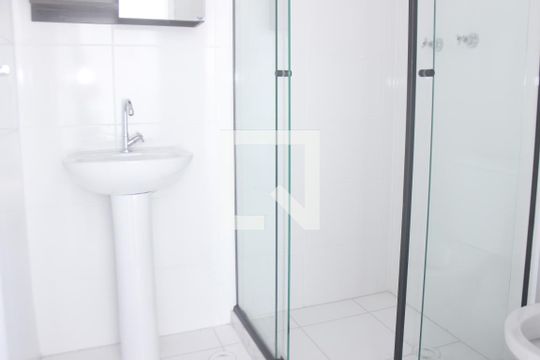 Banheiro de apartamento à venda com 2 quartos, 50m² em Cidade dos Bandeirantes, São Paulo
