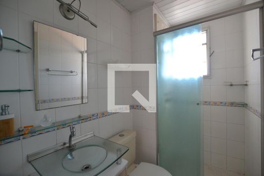 Banheiro de apartamento à venda com 2 quartos, 55m² em Cavalhada, Porto Alegre
