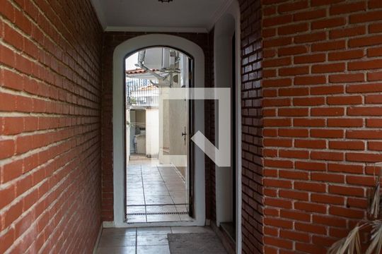 Entrada de casa para alugar com 3 quartos, 239m² em Jardim São Paulo, São Paulo