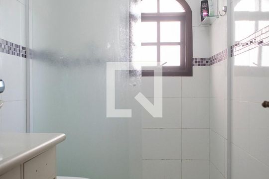 Banheiro suite de casa para alugar com 3 quartos, 239m² em Jardim São Paulo, São Paulo
