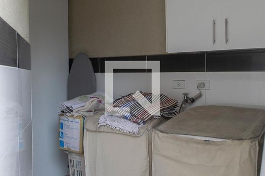 Área de Serviço de casa para alugar com 3 quartos, 239m² em Jardim São Paulo, São Paulo