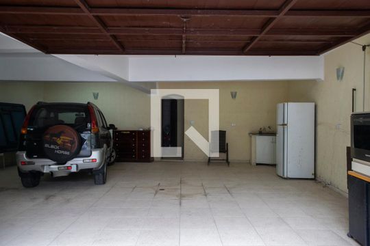 Garagem de casa para alugar com 3 quartos, 239m² em Jardim São Paulo, São Paulo