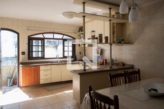 Cozinha de casa para alugar com 3 quartos, 239m² em Jardim São Paulo, São Paulo