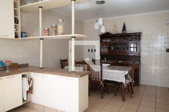 Cozinha de casa para alugar com 3 quartos, 239m² em Jardim São Paulo, São Paulo