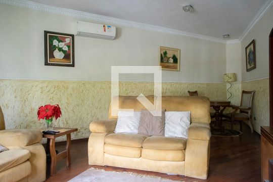 Sala de casa para alugar com 3 quartos, 239m² em Jardim São Paulo, São Paulo