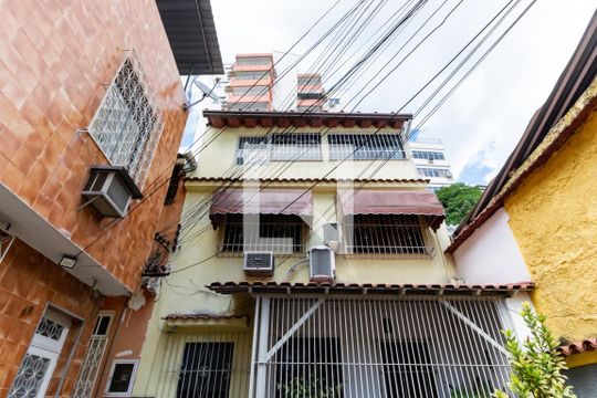 Fachada de casa à venda com 2 quartos, 160m² em Praça da Bandeira, Rio de Janeiro