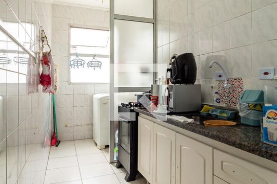 Cozinha de apartamento para alugar com 2 quartos, 56m² em Jardim Cocaia, Guarulhos
