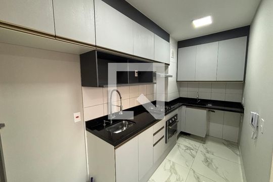 Sala/cozinha de apartamento para alugar com 2 quartos, 33m² em Vila Pierina, São Paulo