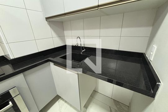 Sala/cozinha de apartamento para alugar com 2 quartos, 33m² em Vila Pierina, São Paulo