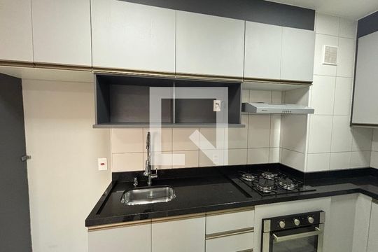 Sala/cozinha de apartamento para alugar com 2 quartos, 33m² em Vila Pierina, São Paulo