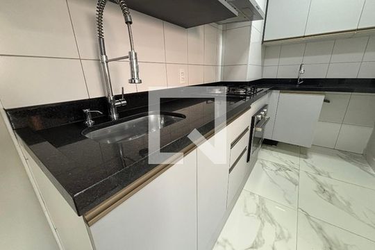 Sala/cozinha de apartamento para alugar com 2 quartos, 33m² em Vila Pierina, São Paulo
