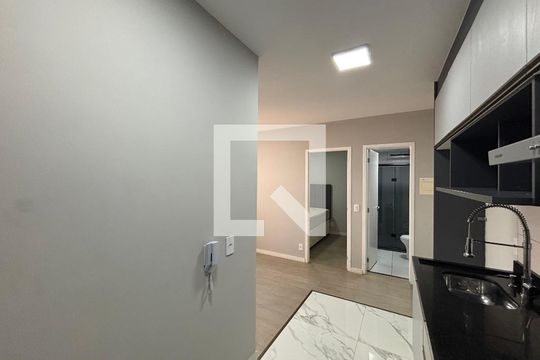 Sala/cozinha de apartamento para alugar com 2 quartos, 33m² em Vila Pierina, São Paulo