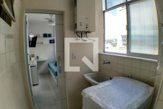 Área de Serviço de apartamento para alugar com 2 quartos, 90m² em Santa Rosa, Niterói