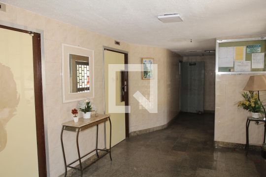 Hall de Entrada de apartamento para alugar com 2 quartos, 52m² em Olaria, Rio de Janeiro