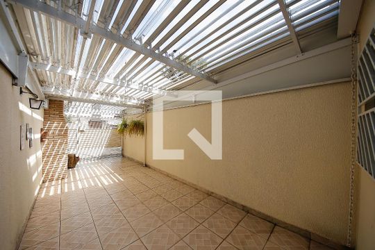 Garagem de casa para alugar com 3 quartos, 130m² em Vila Prudente, São Paulo