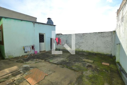 Quintal de casa à venda com 3 quartos, 140m² em Santa Tereza, Porto Alegre