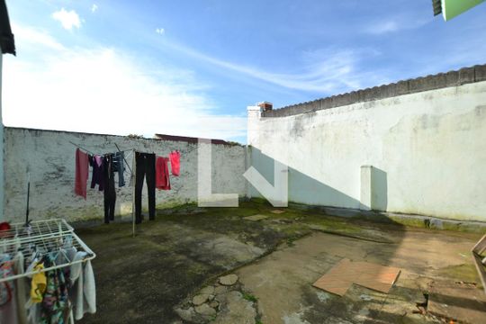 Quintal de casa à venda com 3 quartos, 140m² em Santa Tereza, Porto Alegre