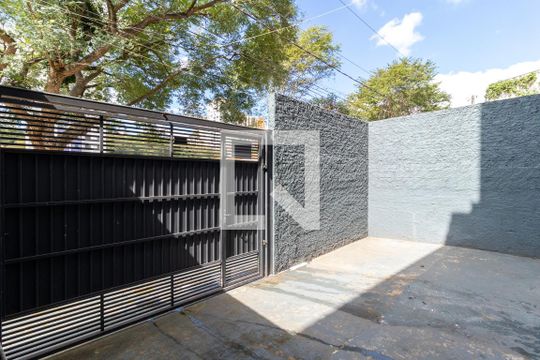 Quintal e Garagem de casa para alugar com 2 quartos, 80m² em Santana, São Paulo