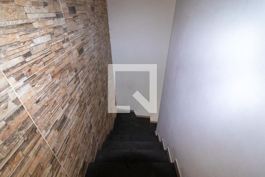 Escada de casa para alugar com 2 quartos, 80m² em Santana, São Paulo