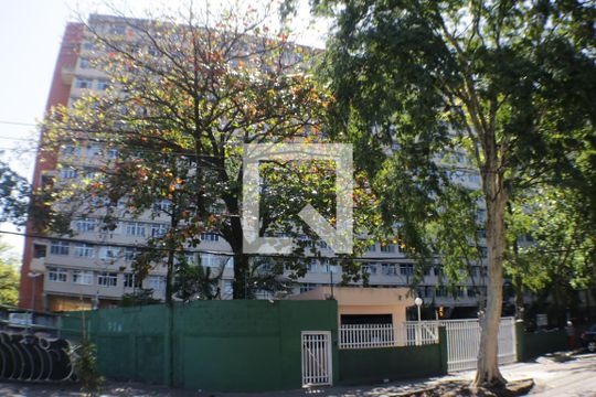 Fachada do Condomínio de apartamento para alugar com 1 quarto, 40m² em Taquara, Rio de Janeiro