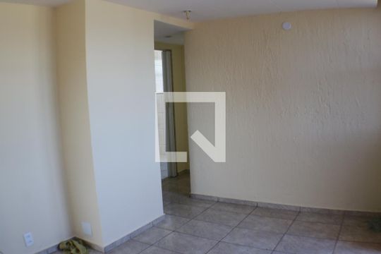 Sala de apartamento para alugar com 1 quarto, 40m² em Taquara, Rio de Janeiro