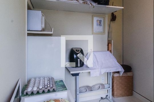 Quarto de serviço de apartamento à venda com 2 quartos, 79m² em Higienópolis, Porto Alegre
