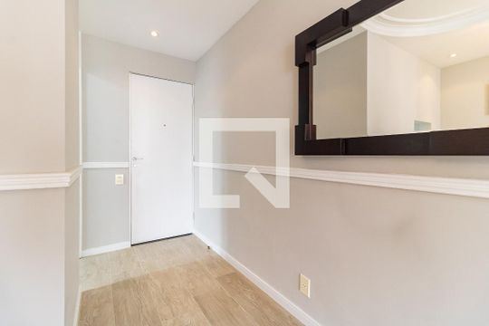 Entrada  de apartamento à venda com 2 quartos, 56m² em Parque Bristol, São Paulo