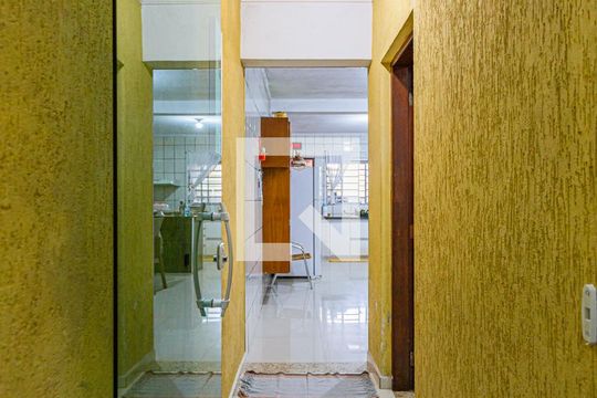 Corredor de casa à venda com 3 quartos, 194m² em Parque Gerassi, Santo André