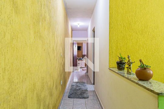 Corredor Dormitórios de casa à venda com 3 quartos, 194m² em Parque Gerassi, Santo André
