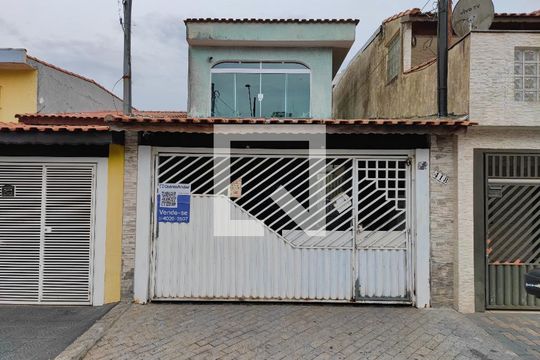 Fachada de casa à venda com 3 quartos, 194m² em Parque Gerassi, Santo André