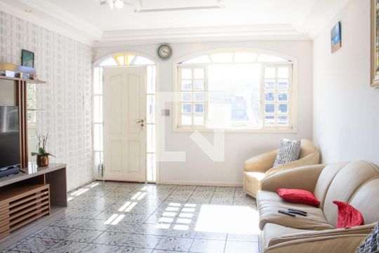 Casa à venda com 4 quartos, 200m² em Jardim Maria Rosa, Taboão da Serra