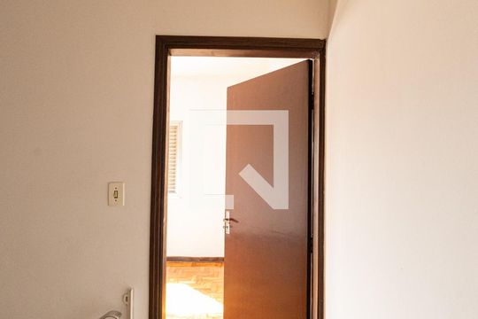 Corredor de casa à venda com 3 quartos, 202m² em Penha de França, São Paulo