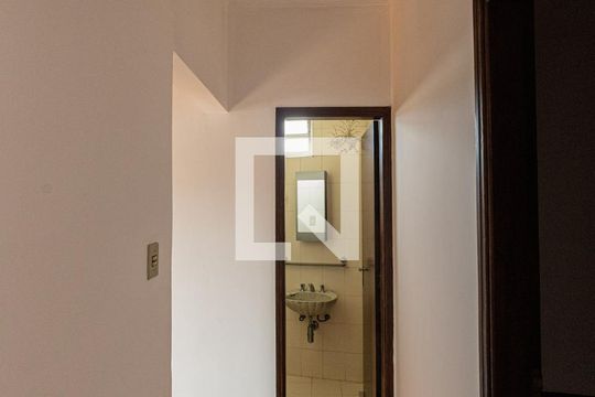 Corredor de casa à venda com 3 quartos, 202m² em Penha de França, São Paulo