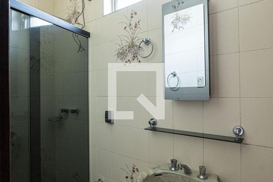 Banheiro Social de casa à venda com 3 quartos, 202m² em Penha de França, São Paulo